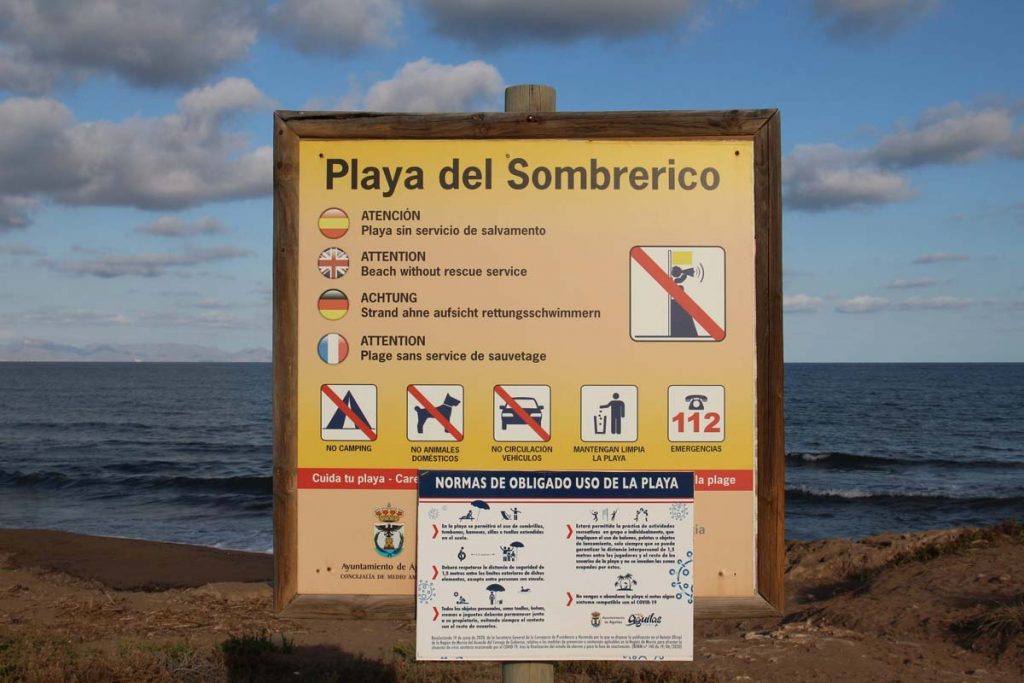 cartel playa del sombrerico